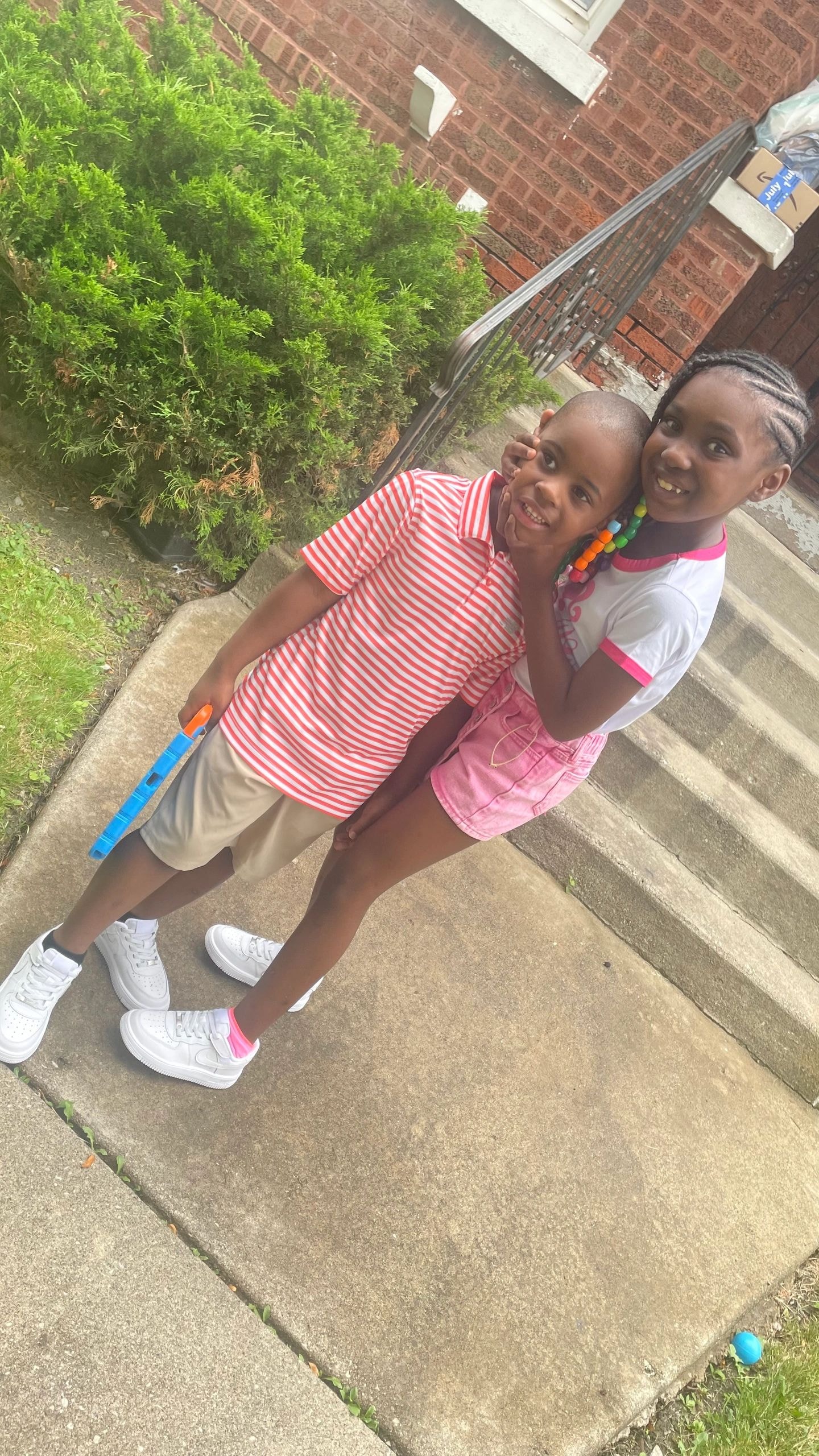 Kameryn with family outside